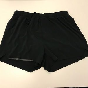 Short Lululemon shorts